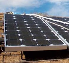Painel fotovoltaico monocristalino. [11] 